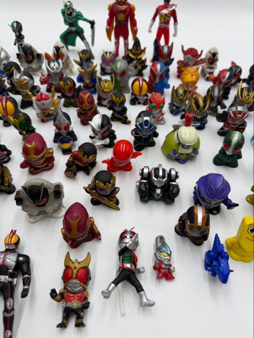 仮面ライダー　ウルトラマン　プリキュアなど　指人形　フィギュア　色々　大量