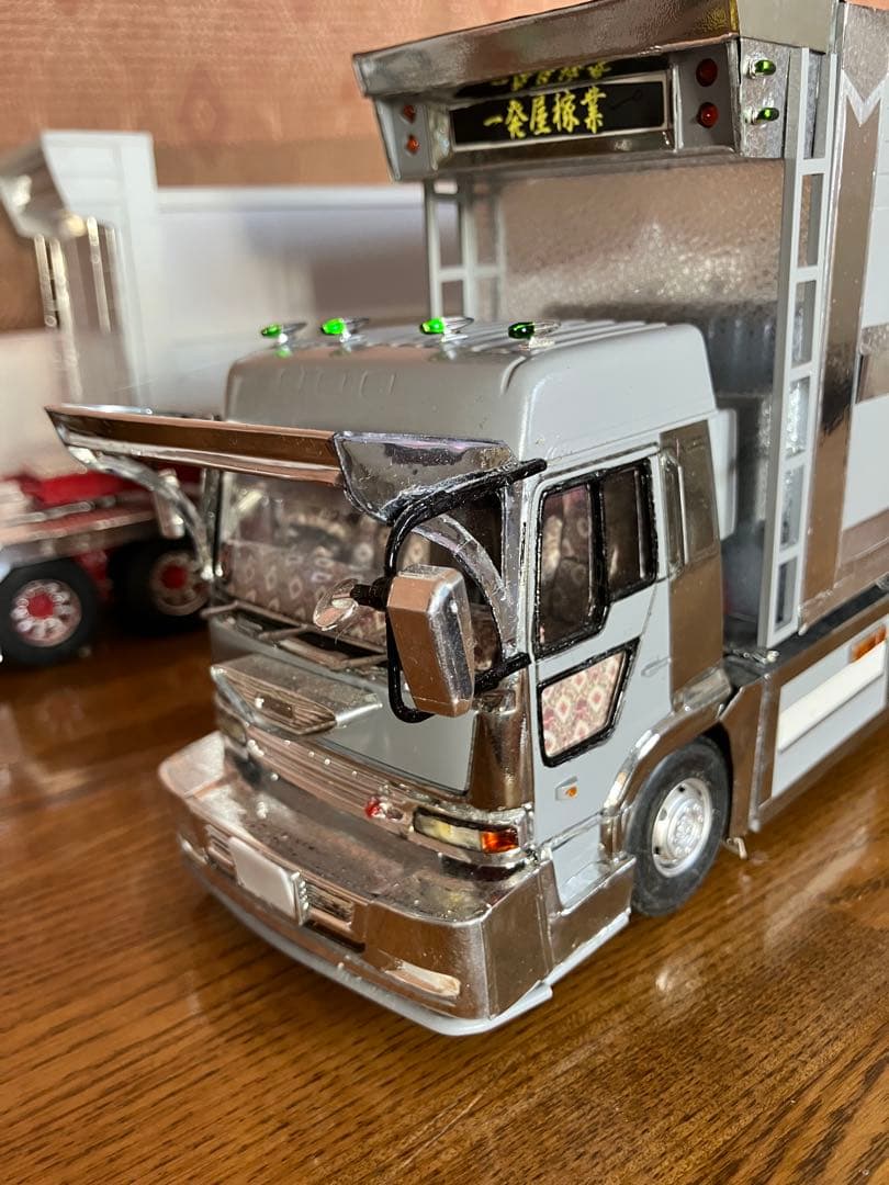 デコトラ・デカ箱ダンプ・プロフィア・1／32・完成品・プラモデル