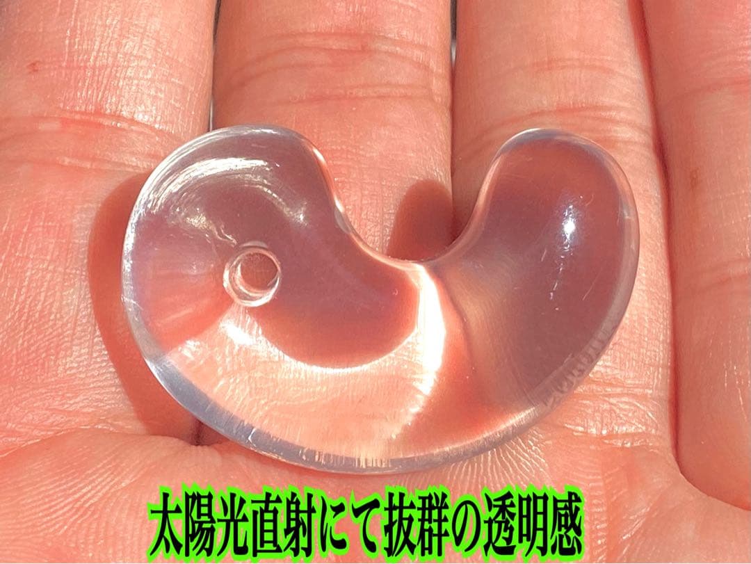 ✳抜群高品質　貴重‼️ 国産水晶最高峰の黒平水晶大型勾玉　透明感抜群　鑑別書付‼️