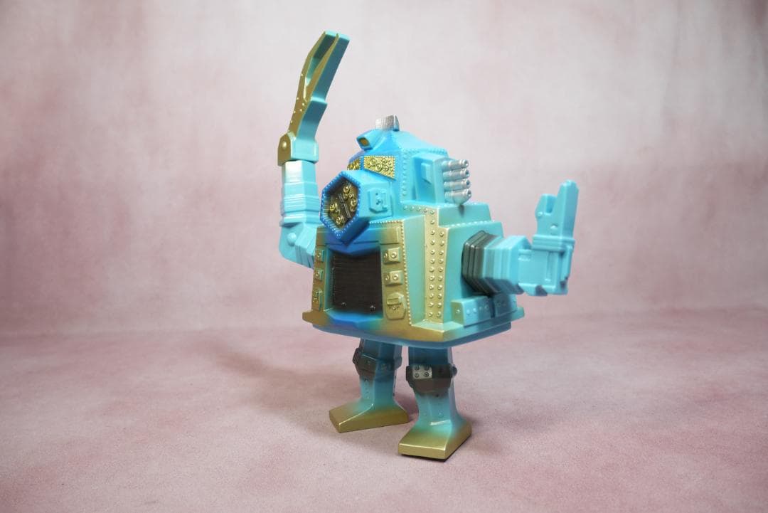 円谷コミニケーションズ　怪獣郷　クレージーゴン　ソフビ