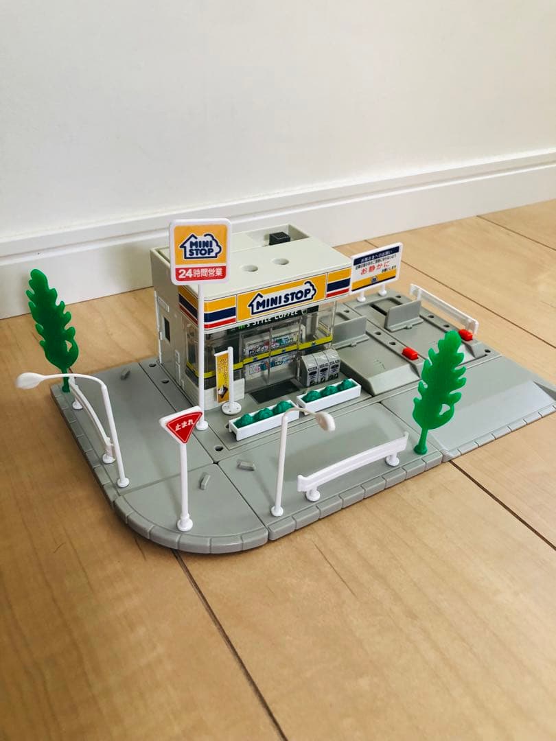 トミカ　パーキング・高速道路・ビルドシティ等色々セット