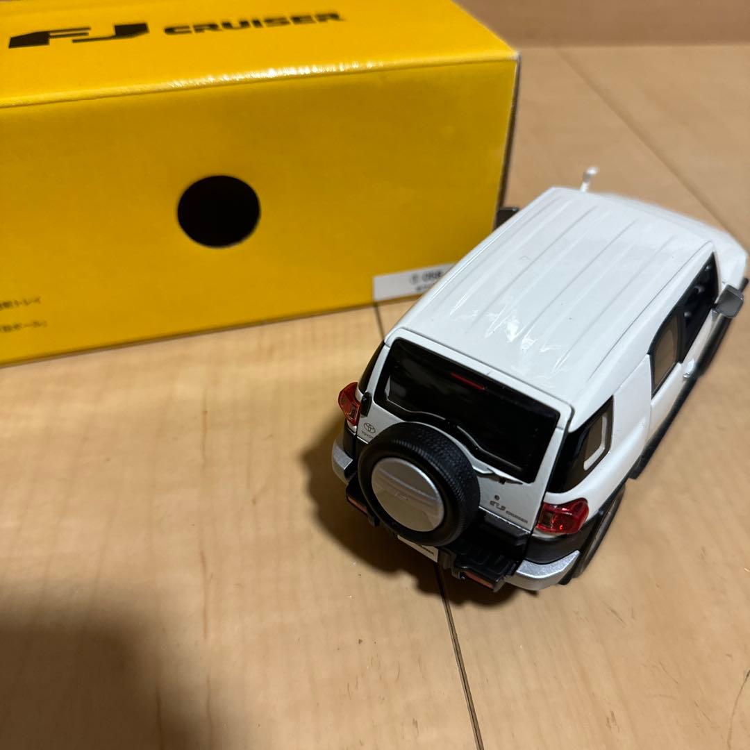 トヨタ　FJクルーザー　カラー　サンプル　ミニカー　ホワイト　新品