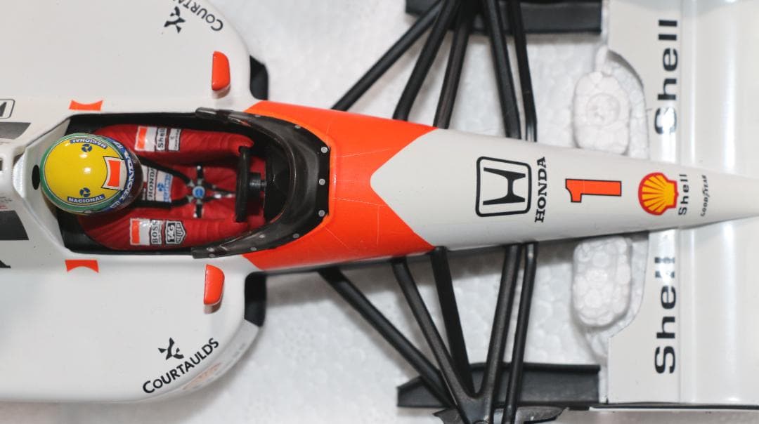 ビックスケール１／1８マクラーレン・ホンダMP4／6　セナ・コレクション　中古品
