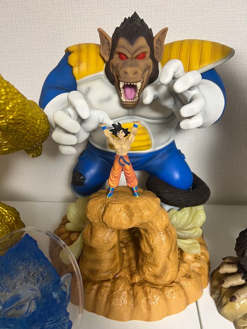 大人気！大猿フィギュア三体セット！大猿クリアディスプレイ付き♪