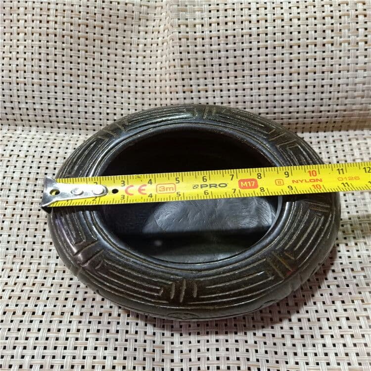 古い工芸品の鉄の石の彫刻や花の筆洗や古遊びの文壇用品