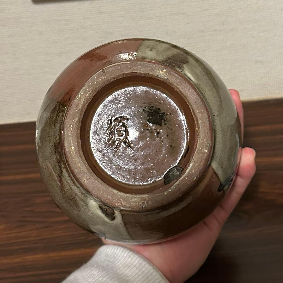 宮城須美子作　線彫魚紋　壺