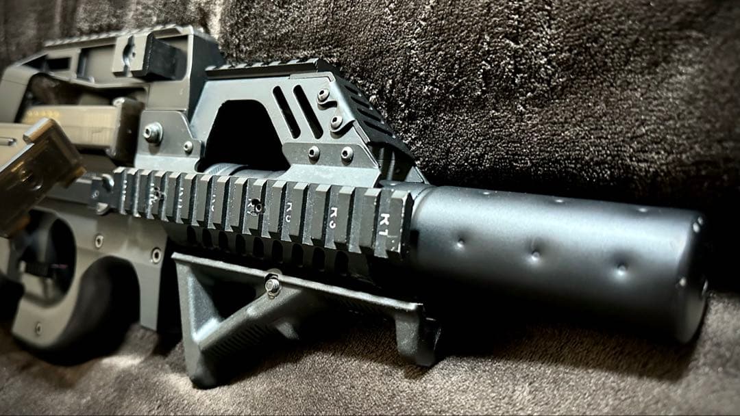 東京マルイ P90 TR カスタム レイルハンドガード アームドマグクリップ 等