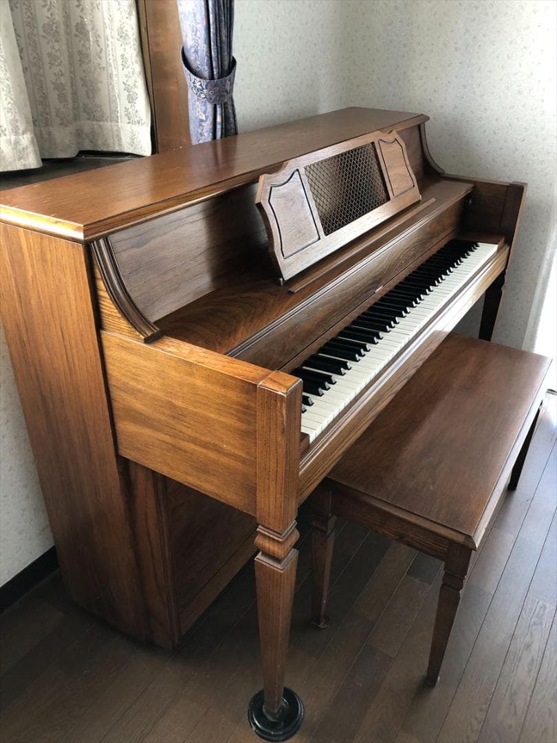 アメリカ製　アップライトピアノ　EVERETT エヴェレット　現状渡し　椅子付き