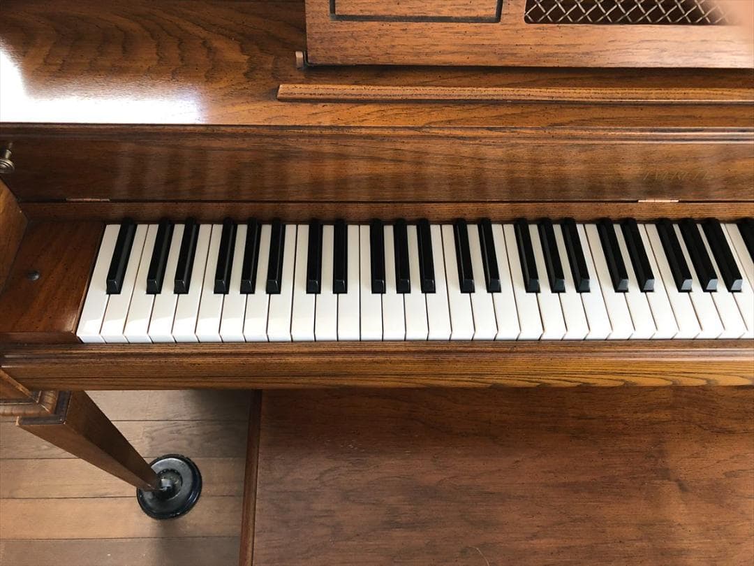 アメリカ製　アップライトピアノ　EVERETT エヴェレット　現状渡し　椅子付き