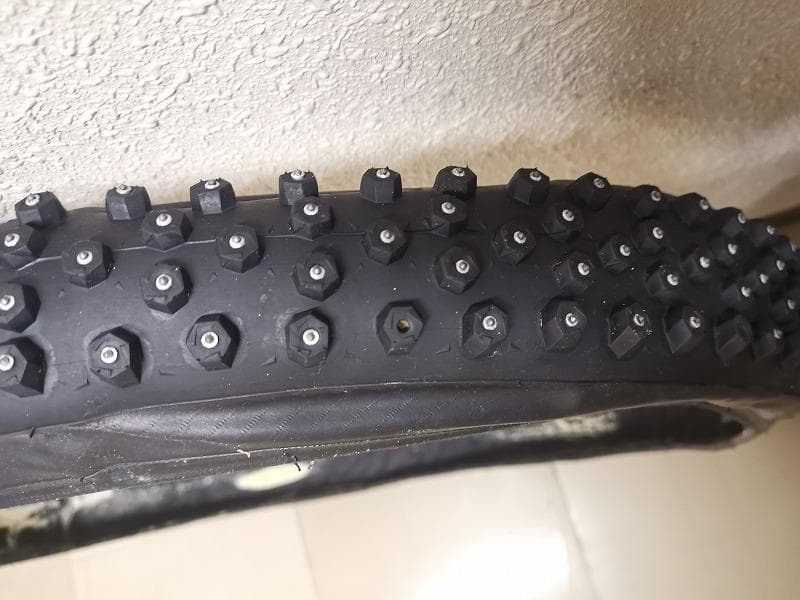 希少 2本 アイススパイカー シュワルベ 26インチ スパイクタイヤ