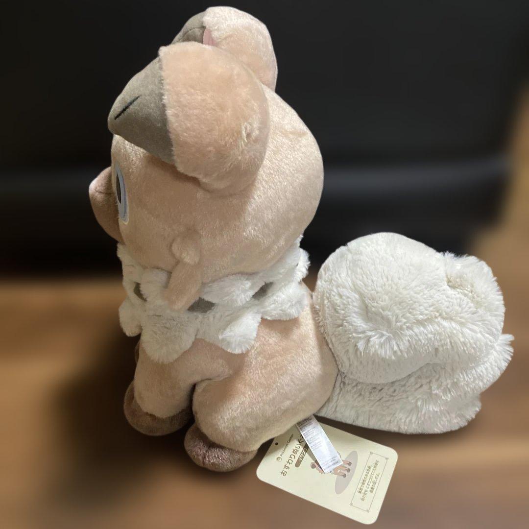 ポケモン　おすわりぬいぐるみ　イワンコ