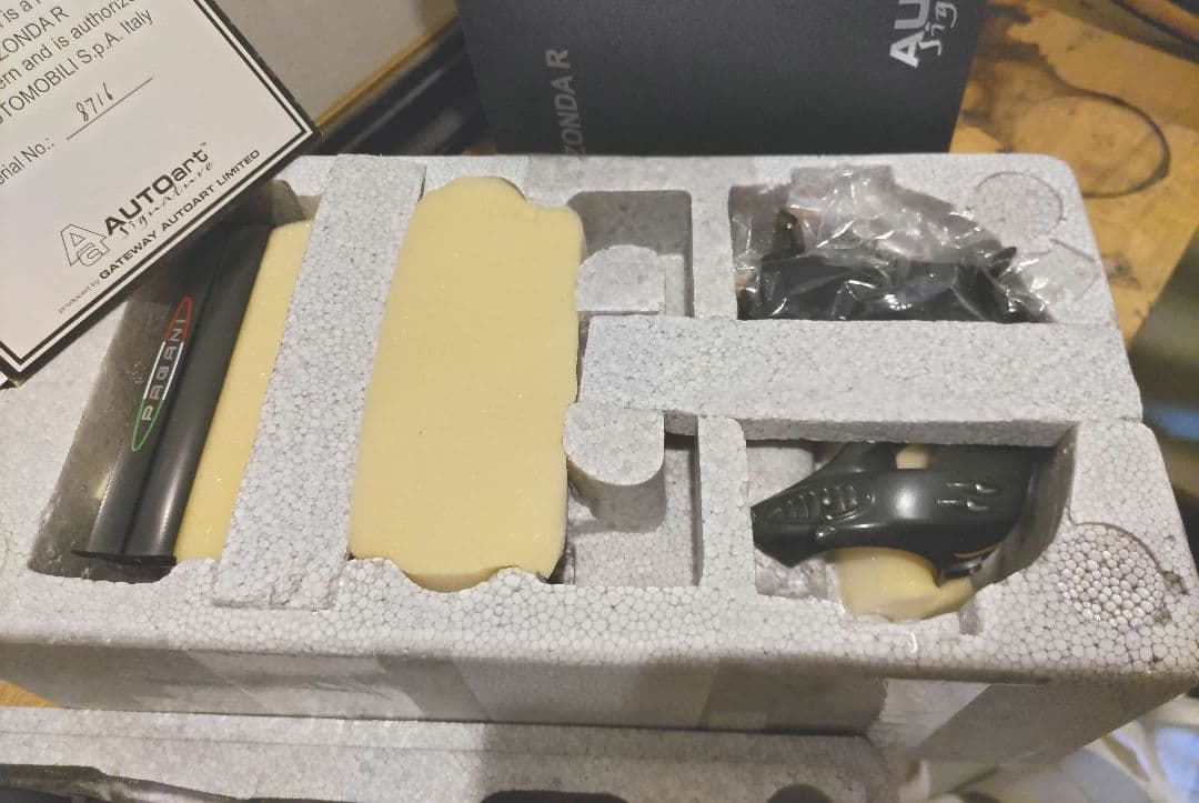 Autoart パガーニ ゾンダR