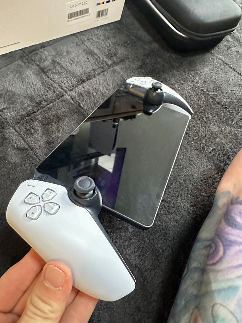 PlayStation Portal + 充電スタンド + ケース