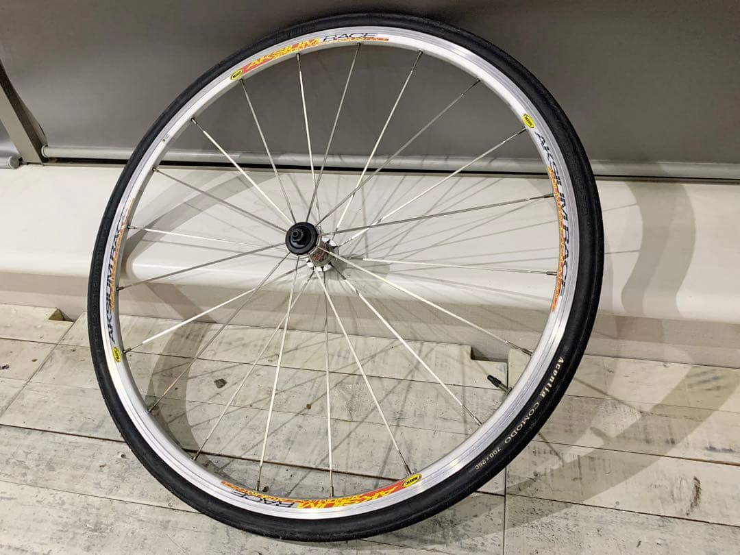 ◆MavicマビックAKSIUM RACEタイヤ＆保護キャップ付前輪◆シマノ