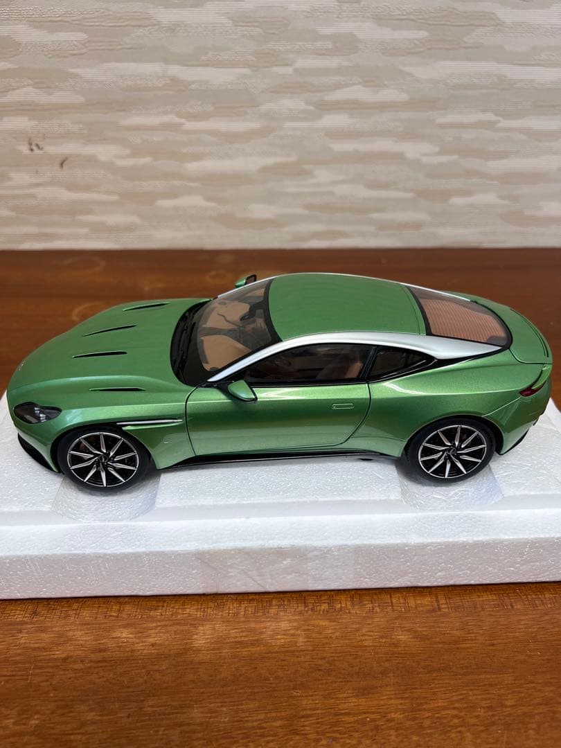 No517 ミニカー1/18箱あり ASTON MARTIN DB11