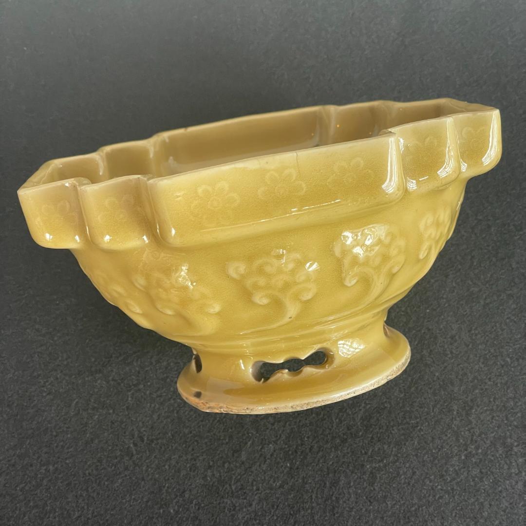 三田青磁 江戸後期 霊芝雲文 青海波陽刻 青磁 台鉢 鉢 盃洗 菓子器 王地山焼