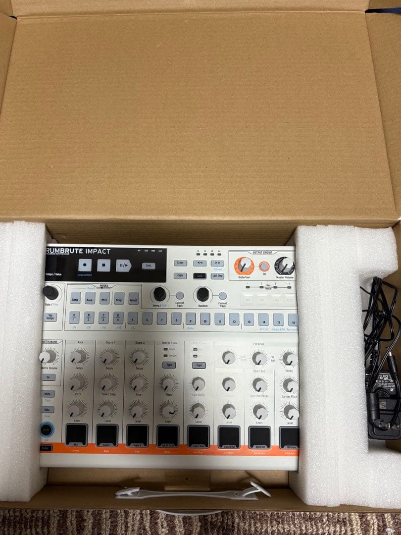 Drumbrute Impact 1984 アナログドラムマシン
