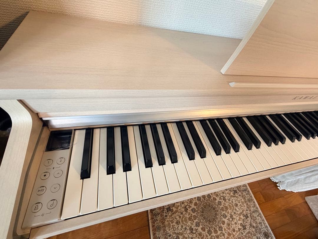 【美品】 KAWAI　CN201A　2022年12月購入品　ホワイト 椅子無し