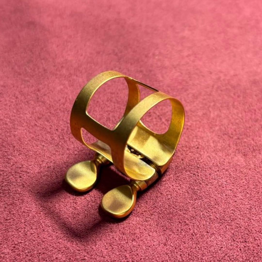 ブルズアイ　ソプラノサックス用リガチャー　サテン仕上げ　順締め