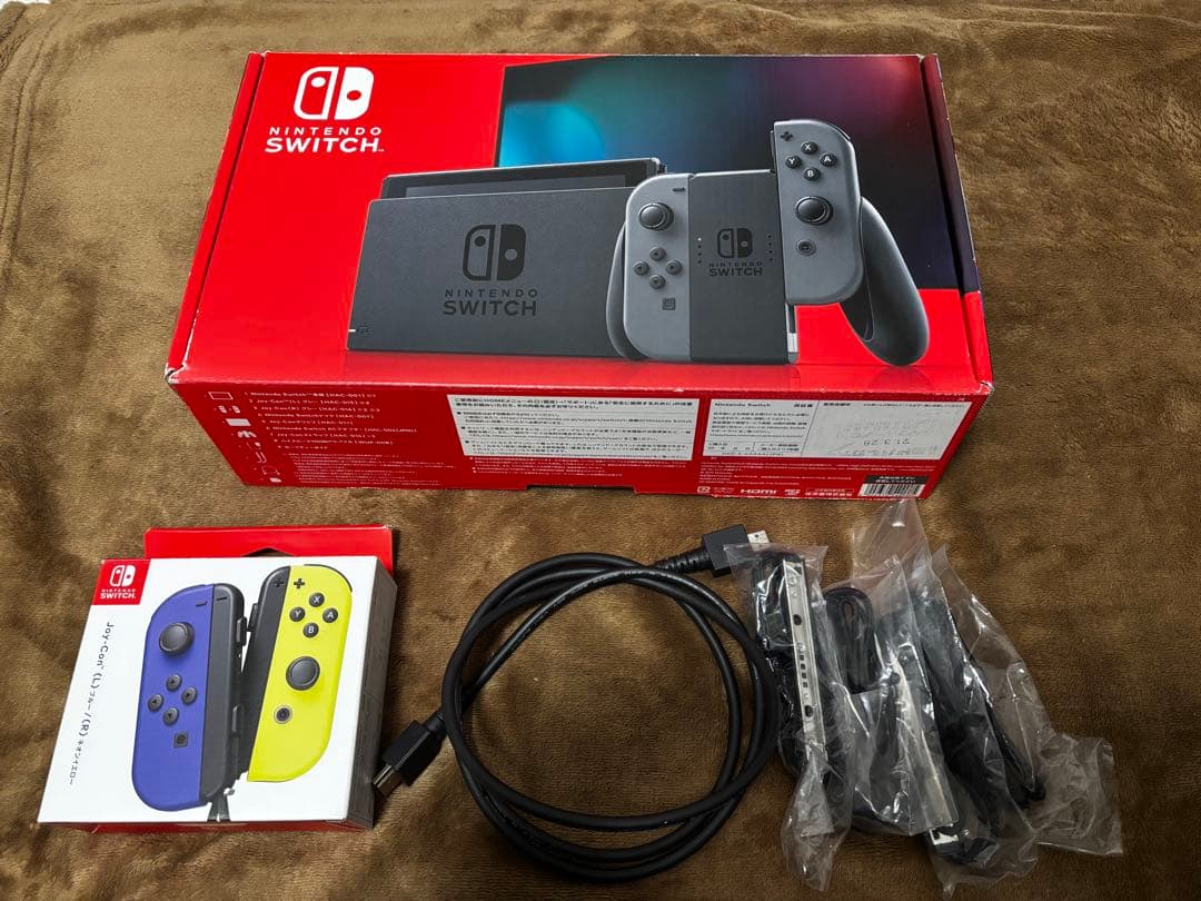Nintendo Switch 本体＋Joy-Con充電スタンド＋ケース
