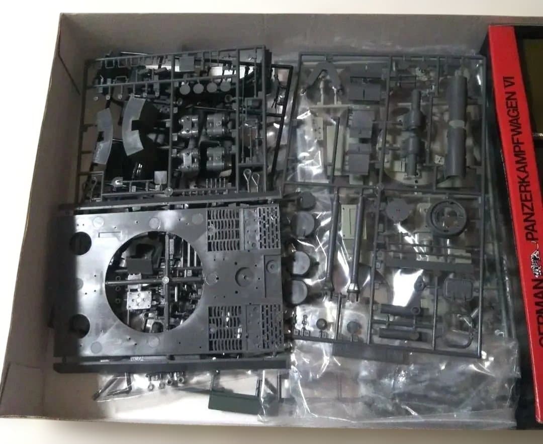 ヨ*ン様 タミヤビックスケールドイツ陸軍重戦車 タイガーI型 1/25一部ランナ