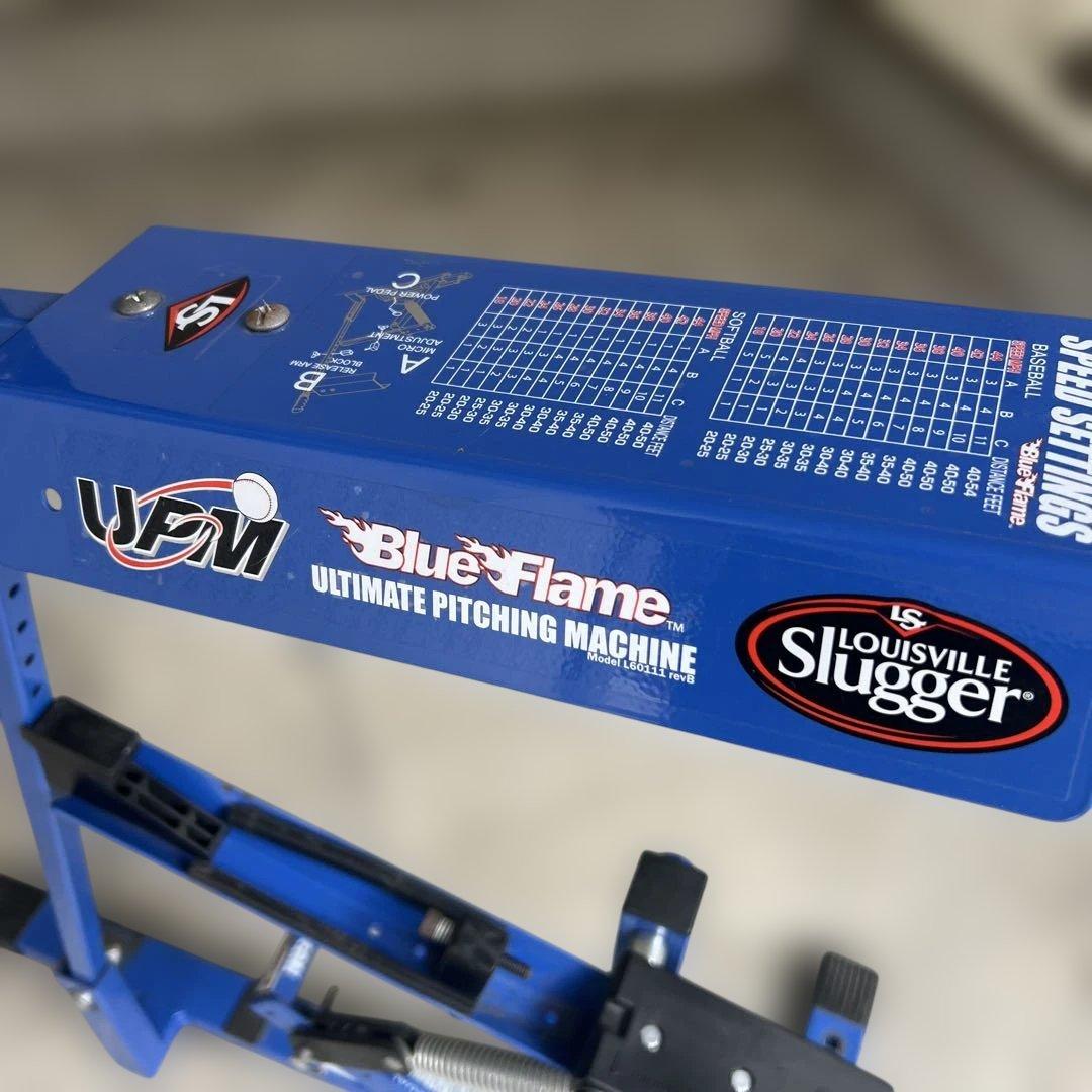 中古室内保管　ピッチングマシン　新品バネ 2本付き