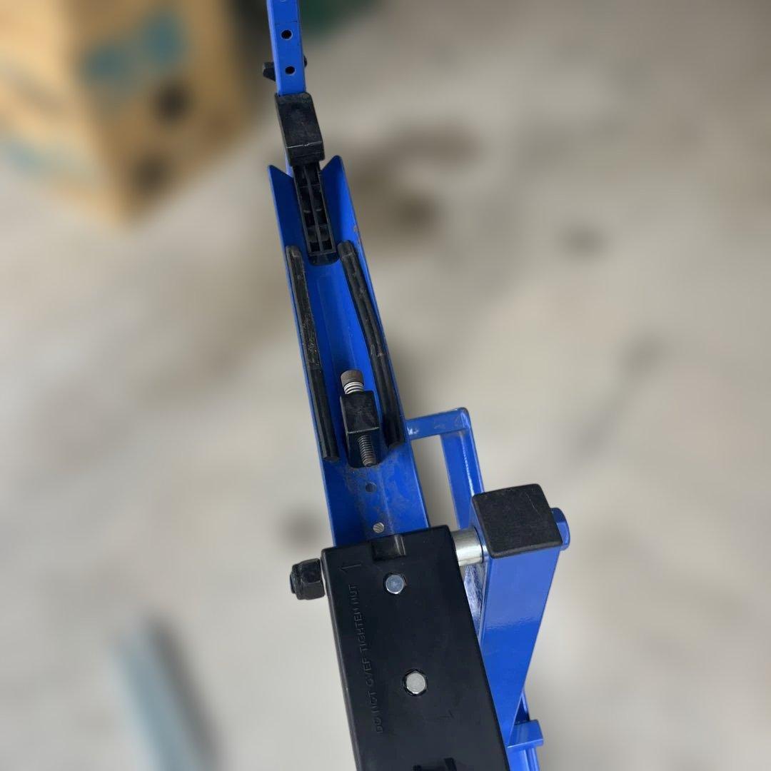 中古室内保管　ピッチングマシン　新品バネ 2本付き