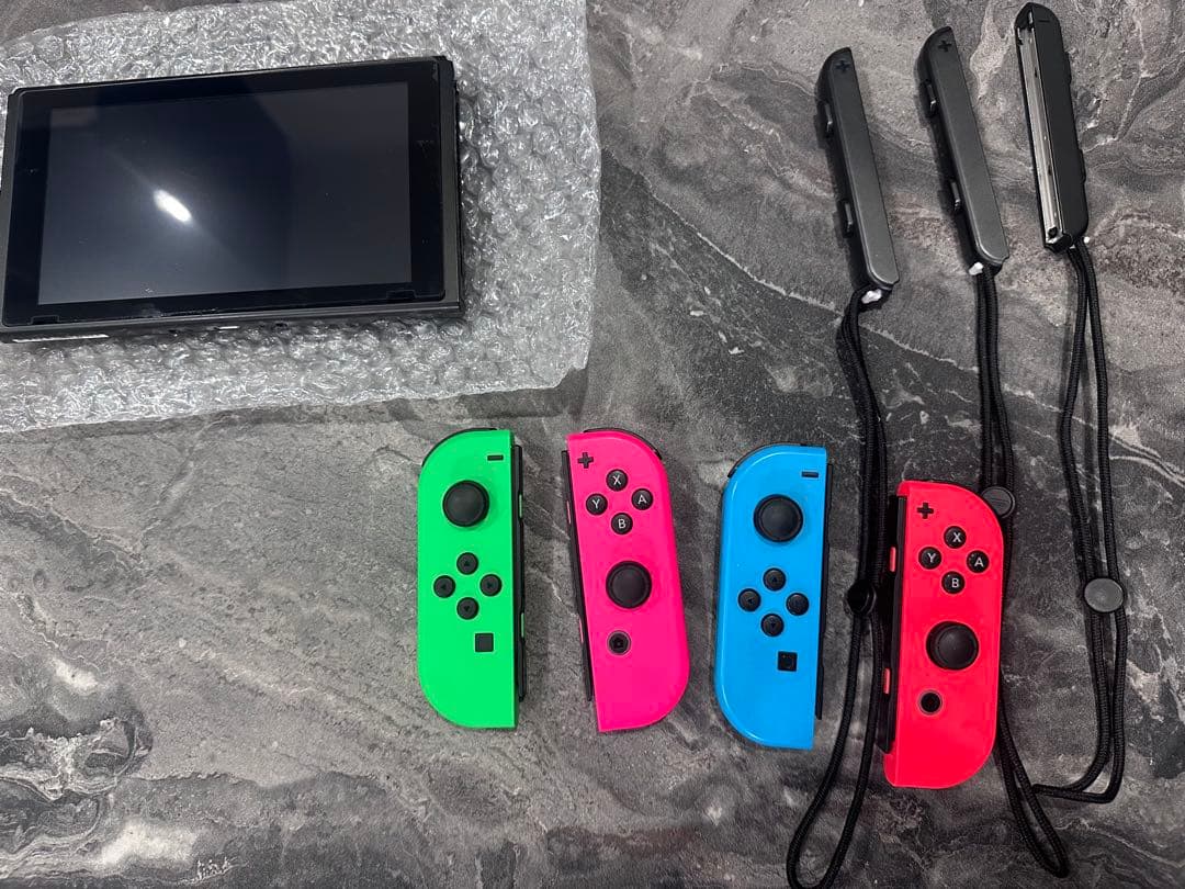 NintendoSwitch本体とサブジョイコン×2セット