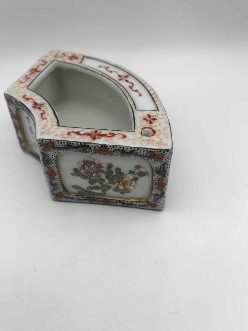 清道光時代 【大清道光年製】在銘 粉彩 琺瑯彩金彩錦雞墨彩詩文水丞(F-16)