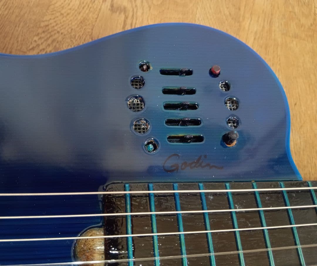 Godin Multiac エレアコ・オーシャンブルー仕立て