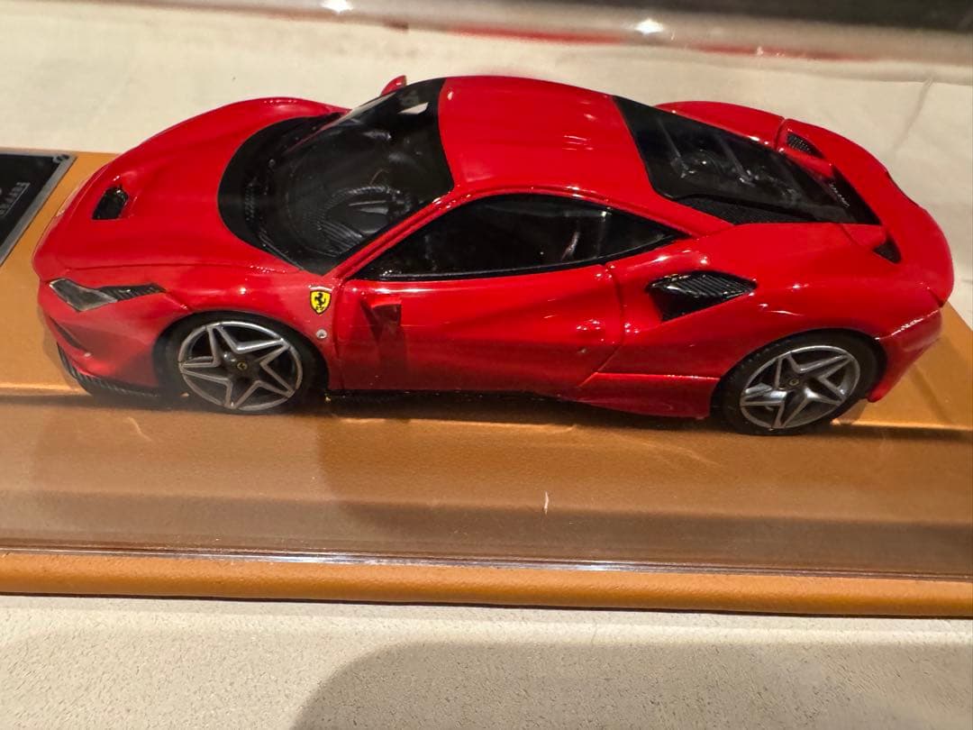 Ferrari F8 Tributoミニカー 1/43