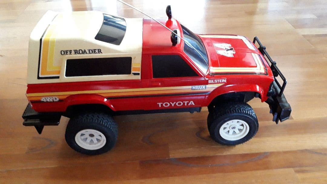 【最終価格】トヨタTOYOTAハイラックス4WD1/10ラジコン　不動品