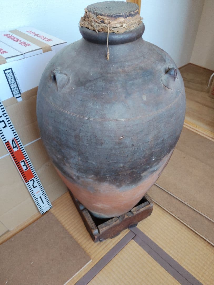 古い壺 三耳壺　高さ約70cm