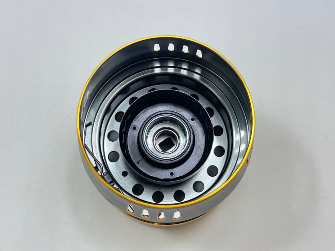 極美品 ダイワ23エアリティLT2500S-XH スプール 高比重PEライン付き