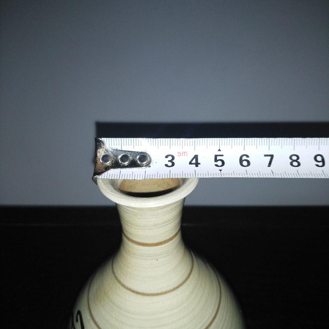 NO652 刷毛目魚文徳利　作家物　銘あり[土丁]