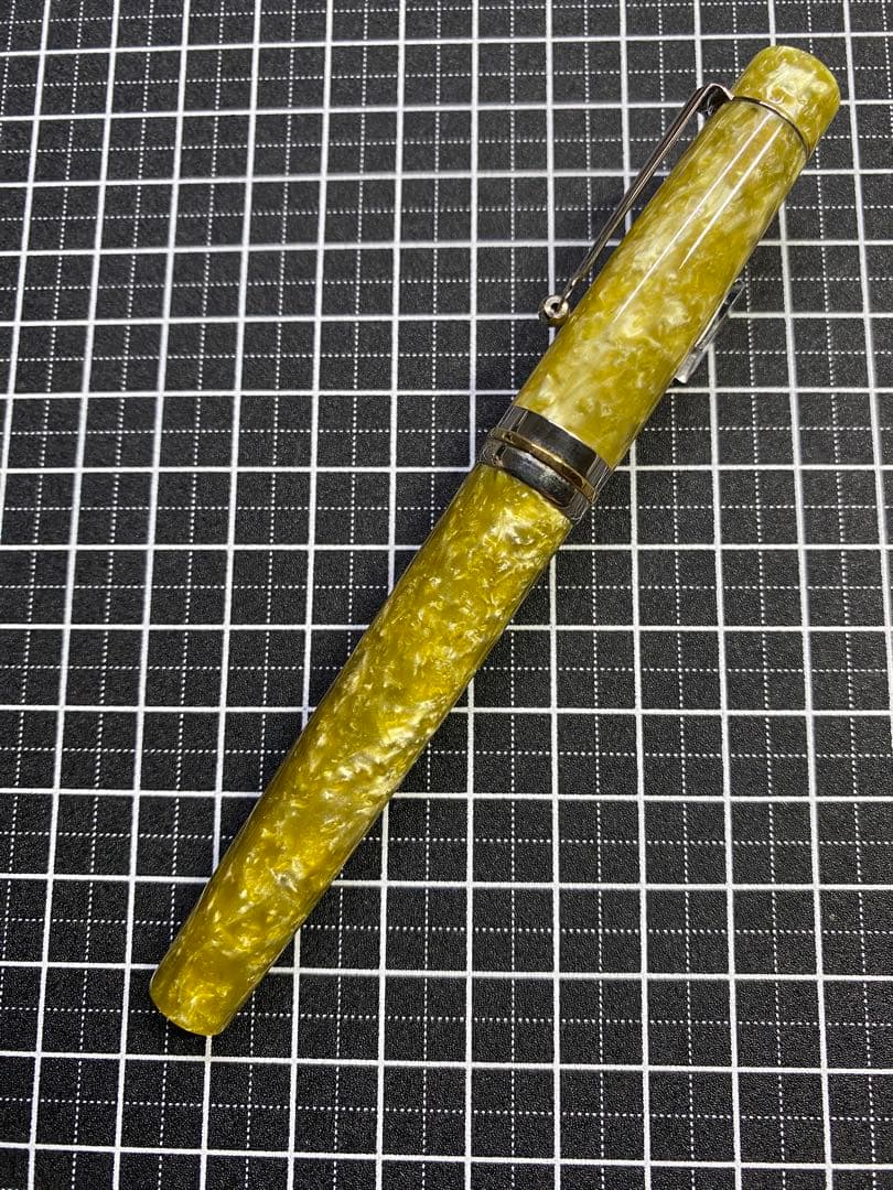 DELTA Vintage Acid-green 万年筆　字幅F