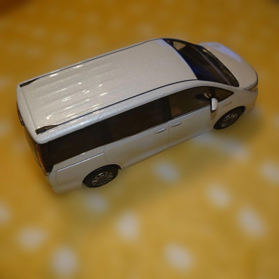 Esquire ミニカー 070 ホワイトパールクリスタルシャイン　模型