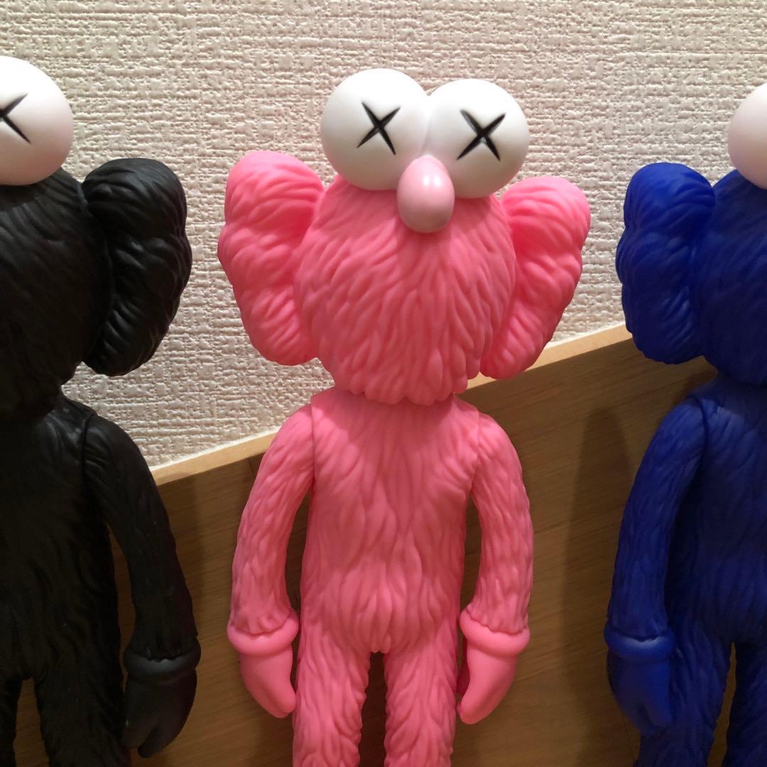 KAWS カウズ モチーフフィギュア ブラック ピンク ブルー フィギュア 3体