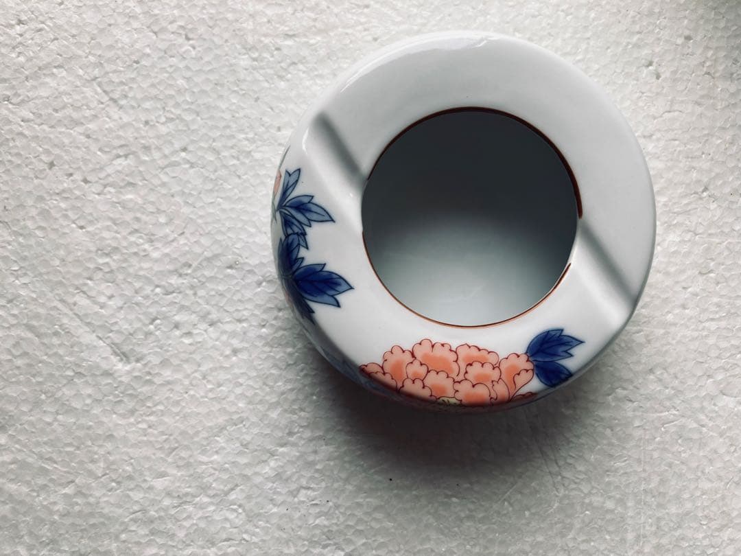 有田焼山崎壼の花瓶及び灰皿です。