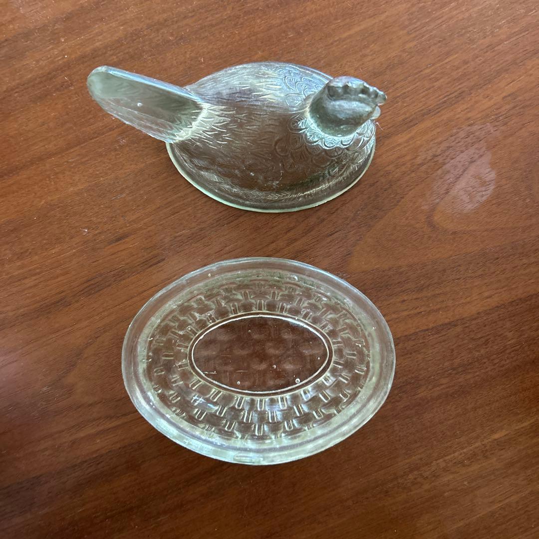 【送料無料】インディアンガラス 小物入れ ニワトリ Hen on Nest