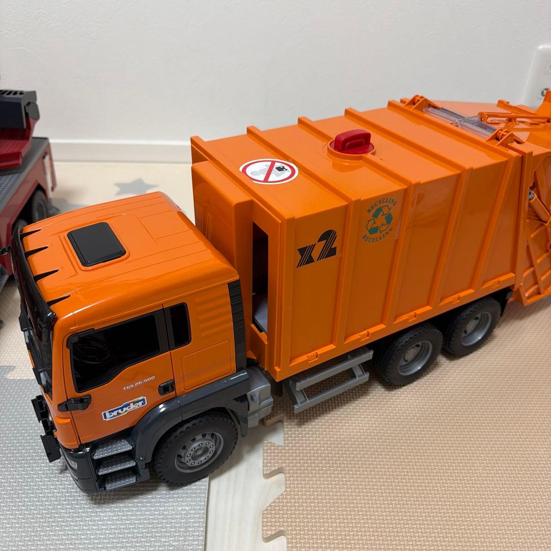 ブルーダー　bruder クレーン車 トラック　ゴミ収集車　消防車