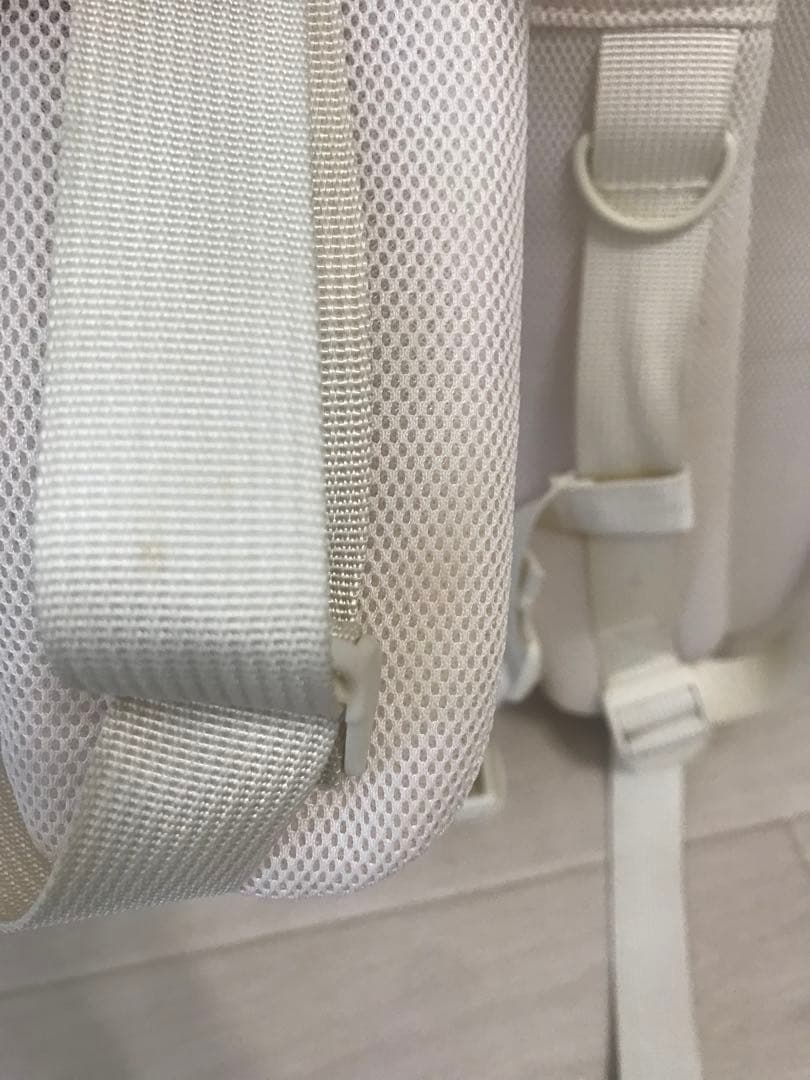 ホワイト メッシュ リュック型キャリーバッグmonchéri Mサイズ