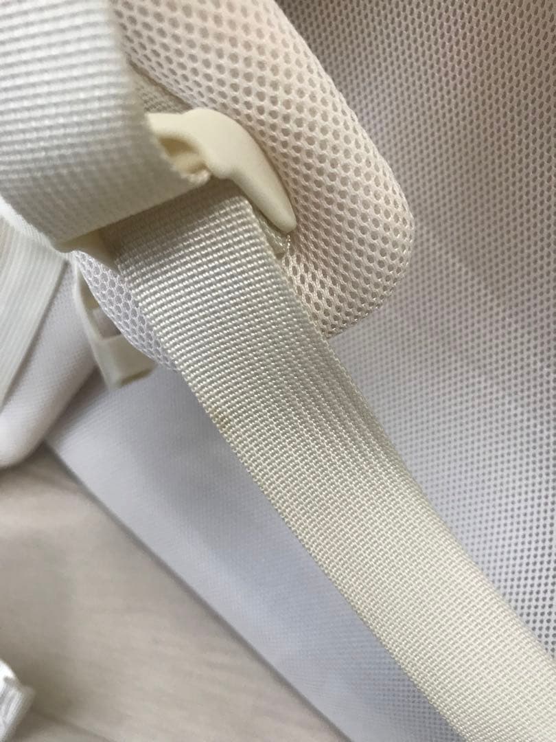 ホワイト メッシュ リュック型キャリーバッグmonchéri Mサイズ