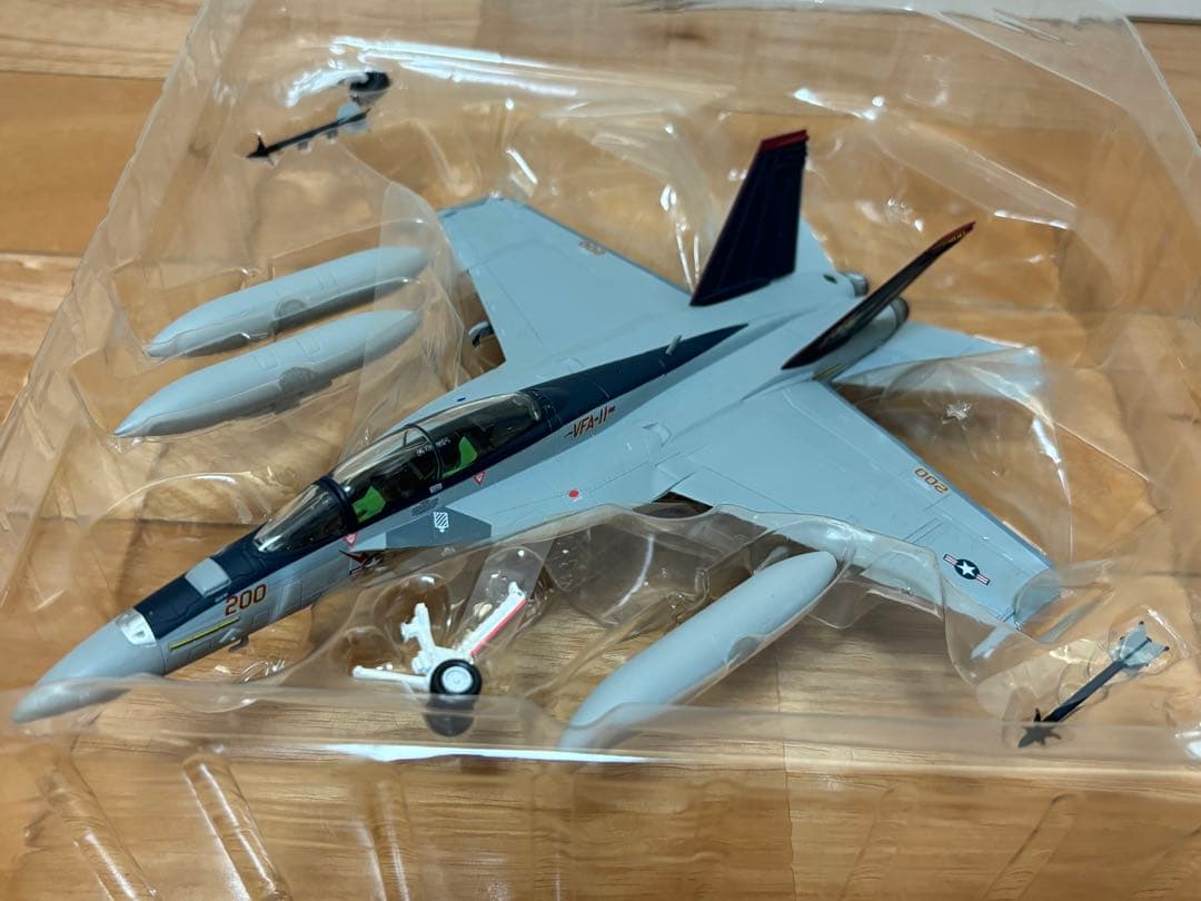 ドラゴン 1/72 F/A-18F SUPER HORNET VFA11 訳あり