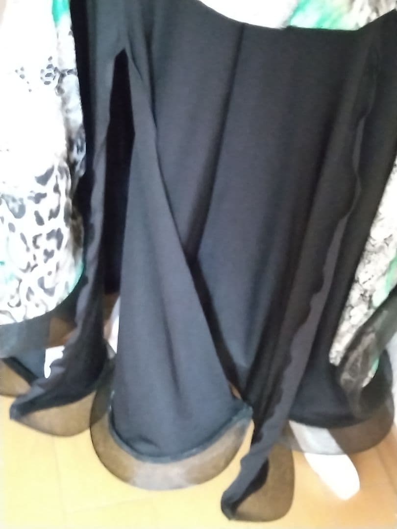 社交ダンス用ドレス 緑と黒のレオパード柄、グリーンのラインストーンが素敵なドレス