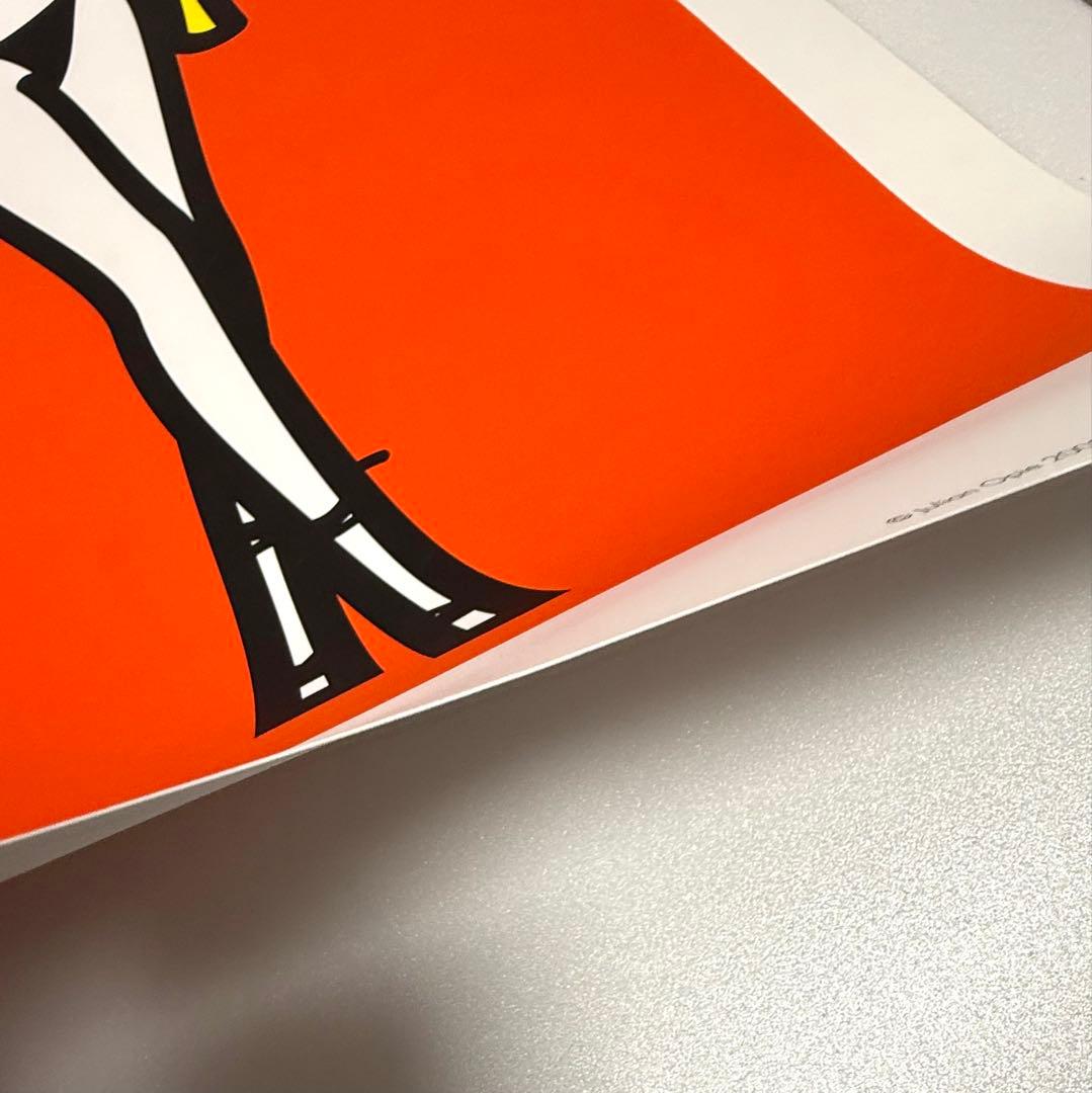 ジュリアンオピー◇Woman taking off man’s shirt