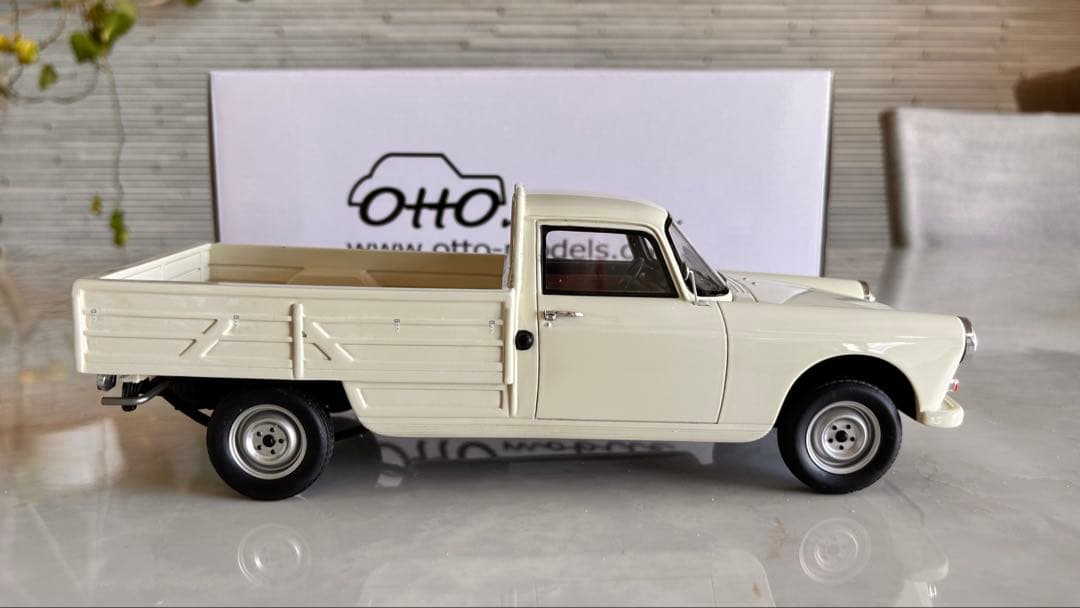 限定プライス！プジョー404 ピックアップ1/18 オットーモービル