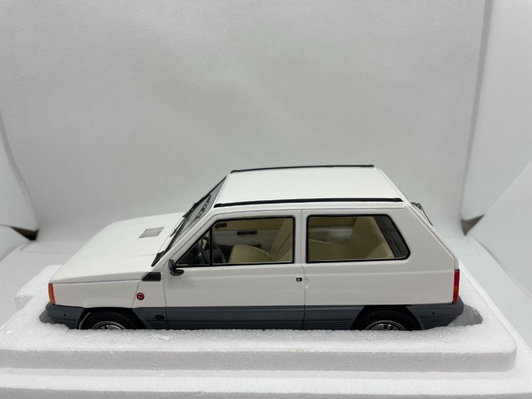 13R-009 KK 1/18 フィアット パンダ 45 ホワイト×グレー