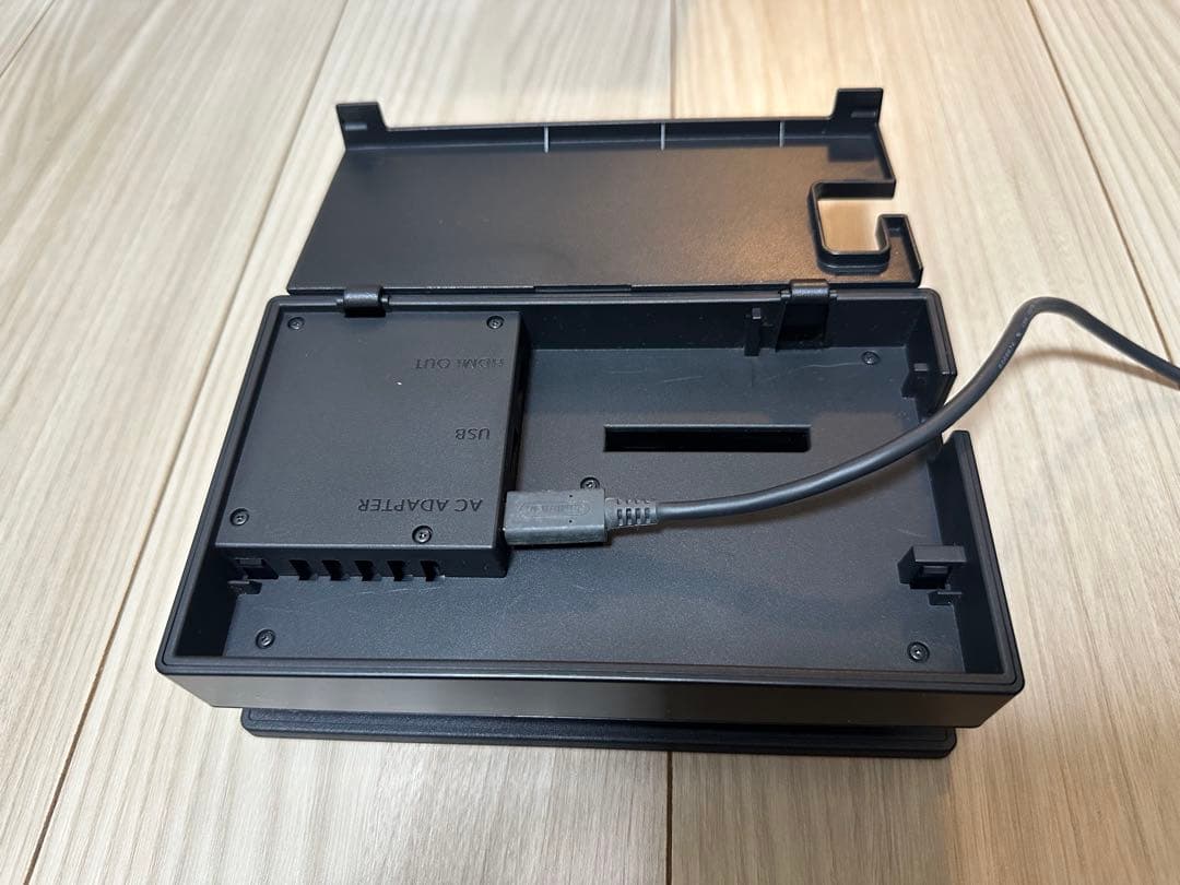 Nintendo Switch 本体【Joy-Conグリップ＋付属品】
