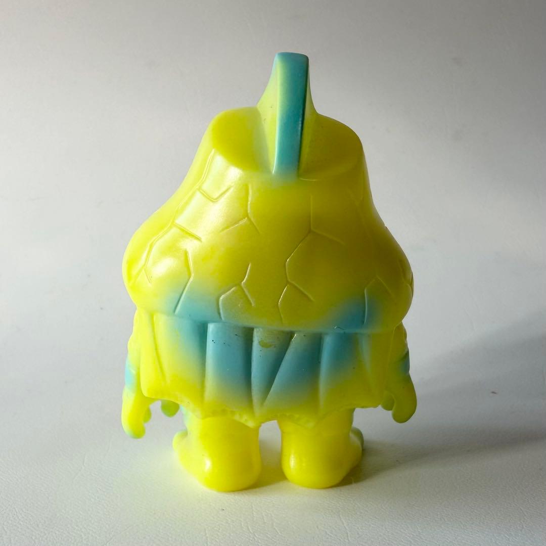 リアルヘッド　ミュータントビガロ　ミニ　ソフビ　フィギュア　黄